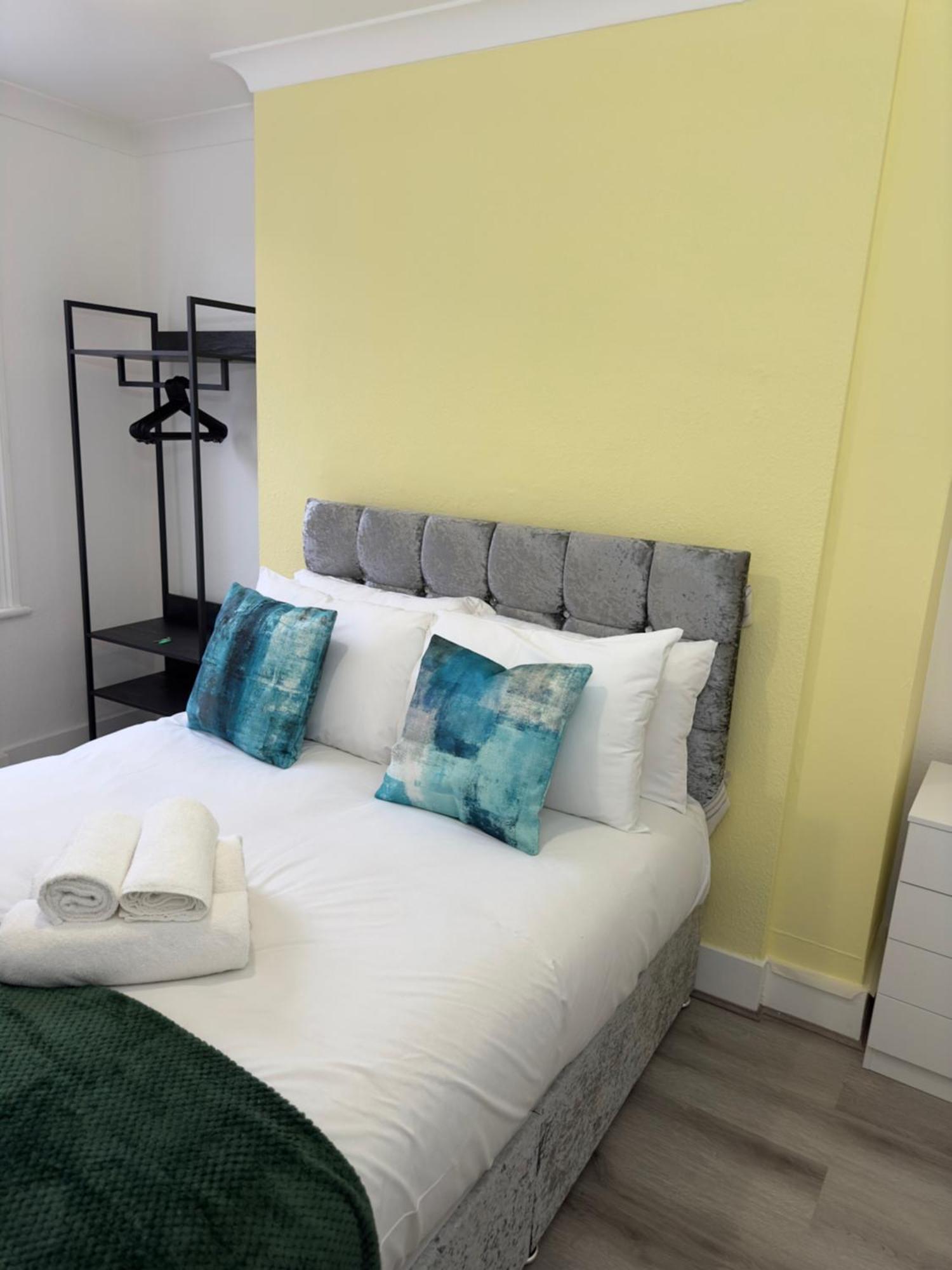 Hackney Mid & Long-term Holiday home *