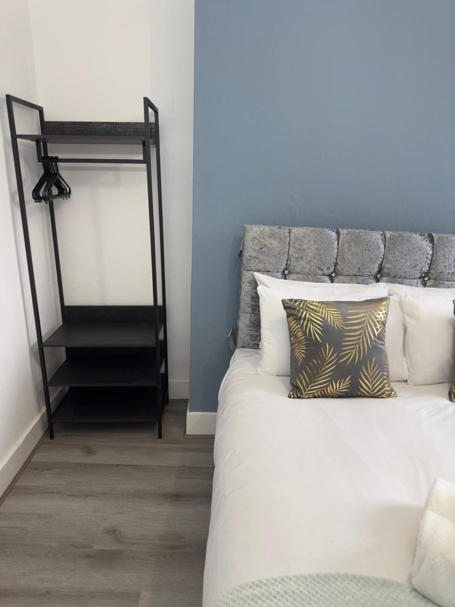 Hackney Mid & Long-term Holiday home *